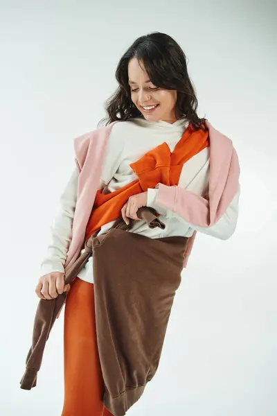 A young woman showcases her style with vibrant colors and comfy clothes in a bright space — Stock Photo
