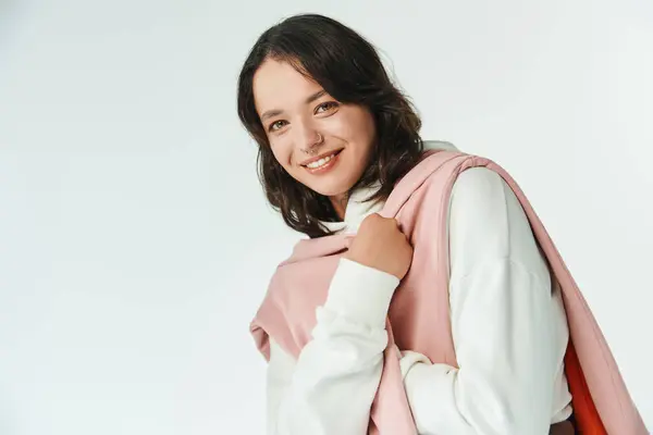 Young woman models trendy outfit with a cheerful smile, showcasing her unique style indoors — Stock Photo