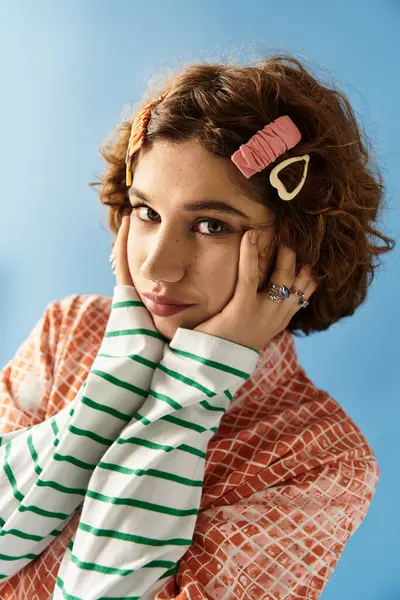 A stylish young woman in vibrant attire poses joyfully, showcasing her unique curly hairstyle. — Stock Photo