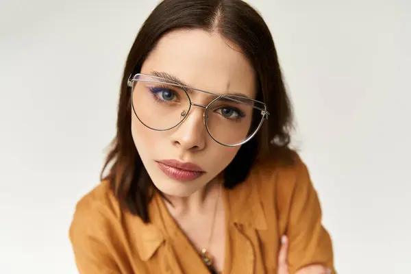 A young woman exudes beauty and charm in her vibrant fashion choice and unique eyewear. — Stock Photo