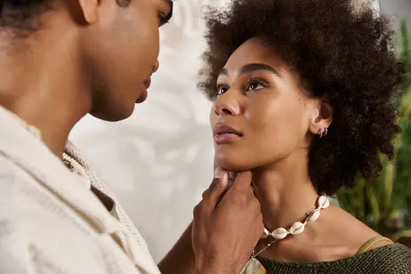 Stylish couple gazes deeply into each others eyes, radiating young love and warmth — Stock Photo