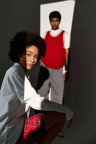 Young couple poses in a fashionable indoor space, highlighting their love and style together. — Stock Photo