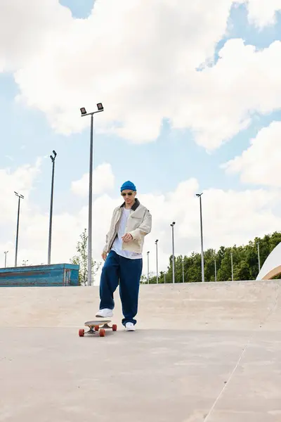 Skateboarding enthusiast glides effortlessly through an urban park, soaking in the sunny atmosphere. — Stock Photo