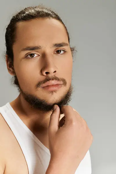 Handsome young man with a beard considers his next move while capturing a creative moment. — Stock Photo