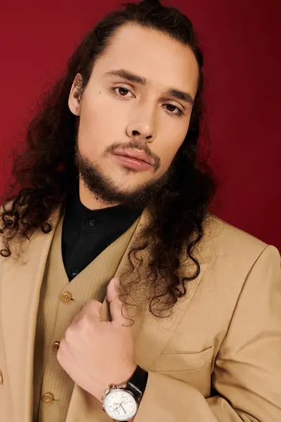 Handsome young man showcases his unique style, exuding charm with a confident expression. — Stock Photo