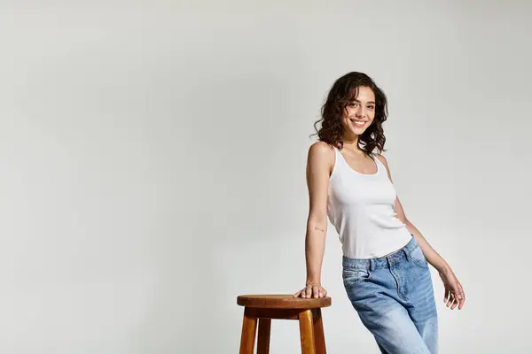 A young woman displays her beauty and artistry with bold makeup in a modern studio. — Stock Photo