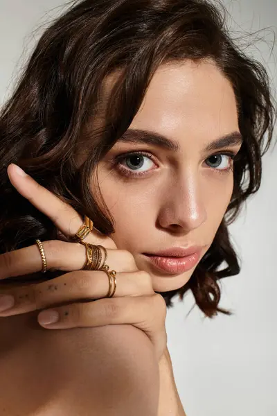 A young woman with stunning makeup showcases her beauty in a stylish studio environment. — Stock Photo
