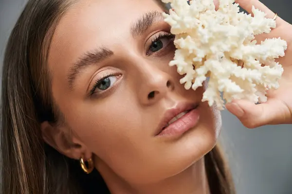 Young woman showcases her natural makeup and coral in a summer studio environment. — Stock Photo