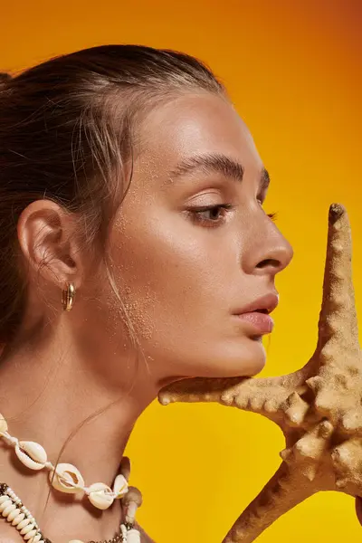 A young woman showcases a vibrant summer style with natural makeup and seashell accessories. — Stock Photo