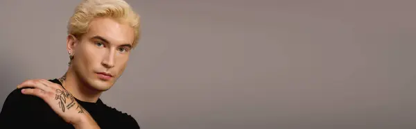 A fashionable teenager with blonde hair showcases youthful charm and self expression through style. — Stock Photo