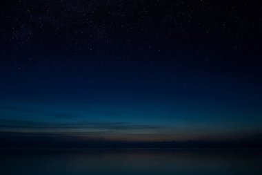 Gökte yıldızlı alacakaranlık..