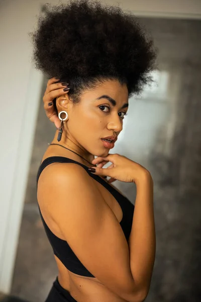 Portrait Young African American Woman Crop Top Looking Camera Blurred — Stock Photo, Image