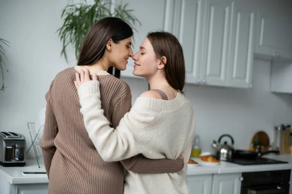 Side View Smiling Lesbian Couple Hugging Standing Nose Nose Kitchen — Stock Photo, Image