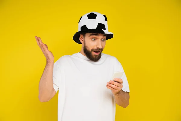 Surprised Football Fan Hat Watching Game Mobile Phone Isolated Yellow — Stock Photo, Image