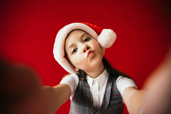 Girl Santa Hat Pouting Lips While Looking Camera Blurred Foreground — Stock Photo, Image