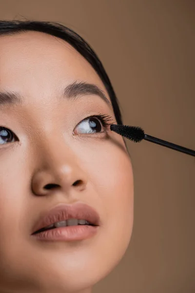 Cropped View Asian Woman Makeup Holding Mascara Applicator Isolated Brown — Zdjęcie stockowe