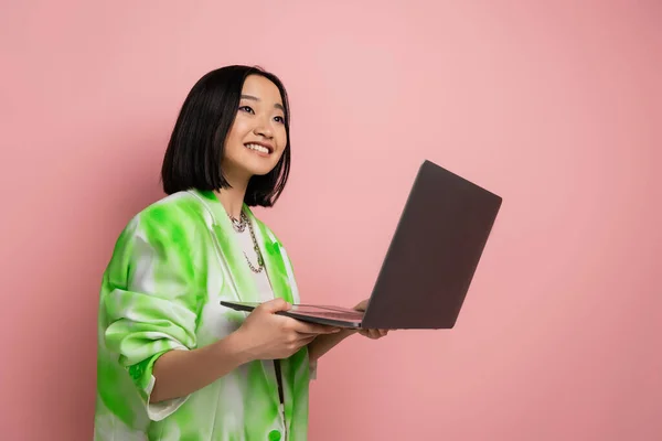 Happy Pretty Asian Freelancer Green White Jacket Standing Laptop Looking —  Fotos de Stock