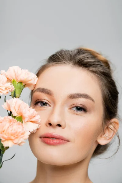 Portrait Charming Woman Natural Makeup Perfect Face Looking Camera Carnations — Stockfoto