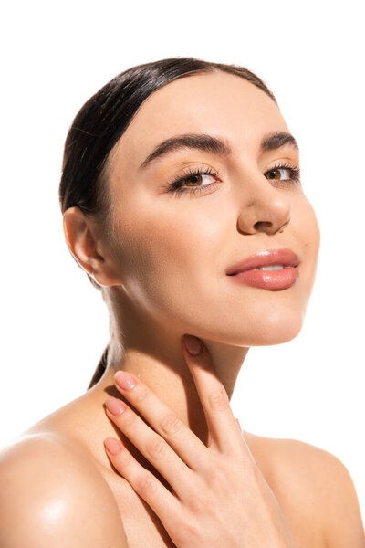 Brunette Young Woman Bare Shoulders Natural Makeup Looking Camera While — Photo