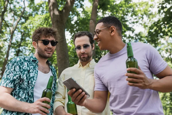 Happy African American Man Holding Mobile Phone Stylish Friends Spending — Stock Photo, Image