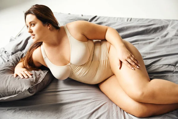 Brunette Curvy Woman Natural Makeup Wearing Beige Bodysuit Resting Bed — Stock Photo, Image