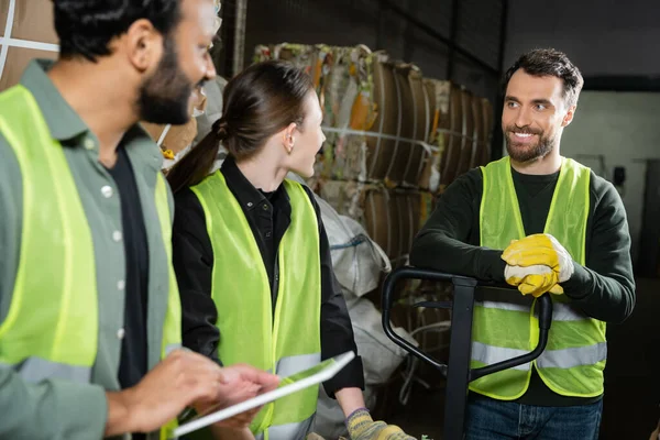 Cheerful Worker Protective Gloves Vest Looking Multiethnic Colleagues Using Digital — Stock Photo, Image