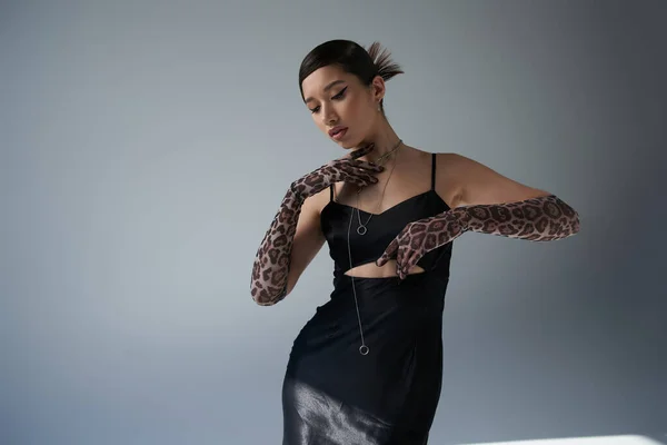 Fashionabla Våren Glamour Asiatisk Kvinna Med Brunett Hår Trendig Frisyr — Stockfoto