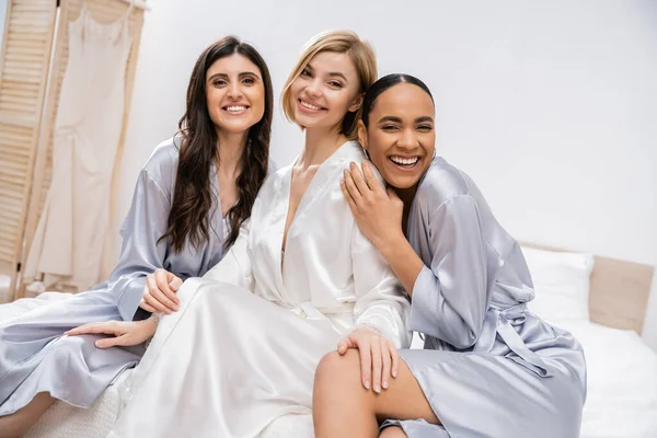 Bridal Shower Happy Blonde Bride Her Multicultural Bridesmaids Sitting Bed — Stock Photo, Image