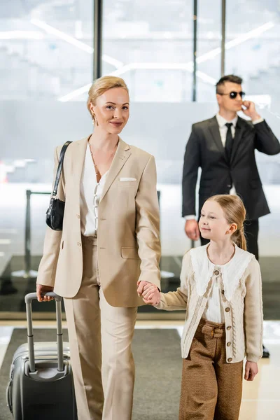 Luxury Lifestyle Rich Personal Security Happy Woman Child Blonde Woman — Stock Photo, Image