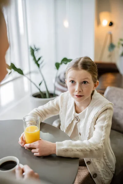 Mother Daughter Spending Quality Time Together Preteen Girl Holding Glass — Stock Photo, Image