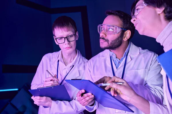 Futuristic Collaboration Multigenerational Scientists Work Together Neon Lit Science Center — Stock Photo, Image