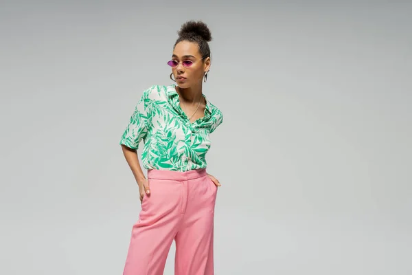 Stylish African American Woman Pink Sunglasses Shirt Green Pattern Posing — Stock Photo, Image