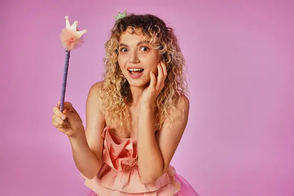 Verbaasd Vrolijke Blonde Vrouw Roze Kostuum Van Tand Fee Met — Stockfoto