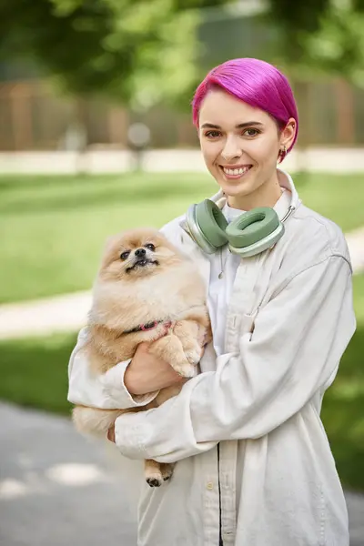 Delighted Woman Purple Hair Headphones Holding Furry Friend Looking Camera — Stock Photo, Image