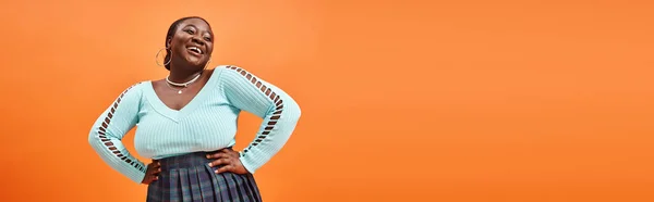 Gai Taille Femme Afro Américaine Bleu Manches Longues Posant Avec — Photo