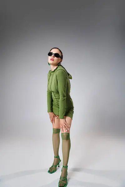 Pretty Woman Green Mini Dress Knee Socks Wearing Black Eyewear — Stock Photo, Image