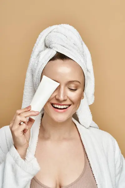 Natural Beauty Poses Actively Towel Wrapped Her Head Exuding Aura — Stock Photo, Image
