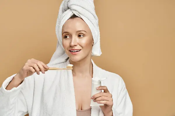 Attractive Woman Towel Her Head Actively Brushing Her Teeth — Stock Photo, Image