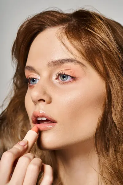 Closeup Beauty Portrait Pretty Woman Nude Makeup Applying Lipstick Grey — Stock Photo, Image