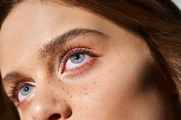 Closeup Beauty Portrait Woman Blue Eyes Peach Makeup Freckles Grey — Stock Photo, Image