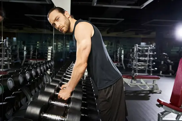 Fit Man Activewear Stands Next Row Dumbbells Gym Preparing Intense — Stock Photo, Image