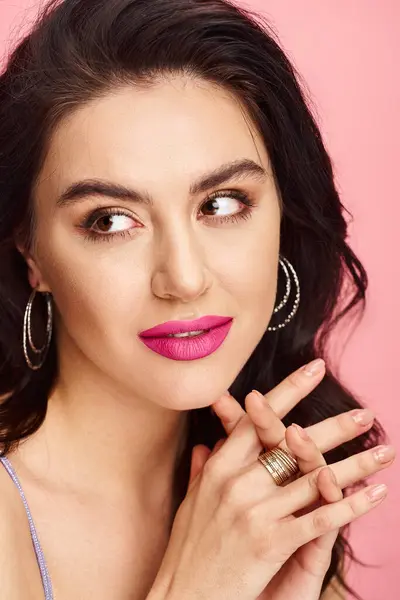 Captivating Woman Long Black Hair Pink Lipstick Poses Vibrant Backdrop — Stock Photo, Image