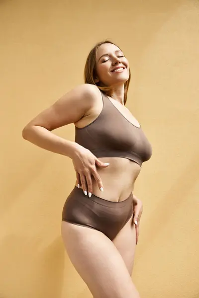 Beautiful Woman Bikini Striking Confident Pose — Stock Photo, Image