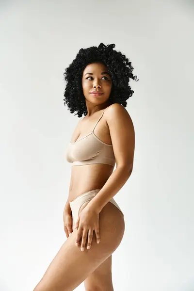 Woman Bikini Poses Gracefully Shot — Stockfoto