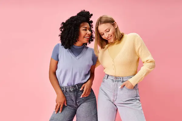 Two Diverse Women Stand Stylishly Front Pink Backdrop — Foto de Stock