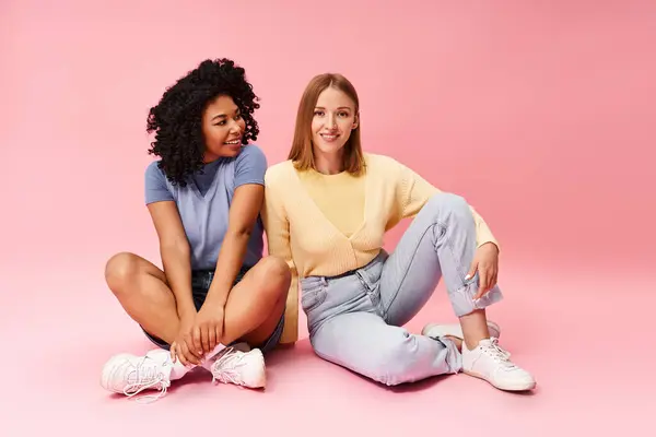 Two Diverse Women Sitting Ground Legs Crossed — Stock Photo, Image
