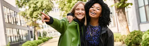 Two Diverse Women Wearing Cozy Casual Attire Stand Side Side — Foto de Stock