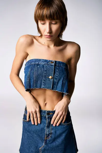 Young Woman Short Hair Strikes Pose Trendy Denim Skirt Crop — Stock Photo, Image
