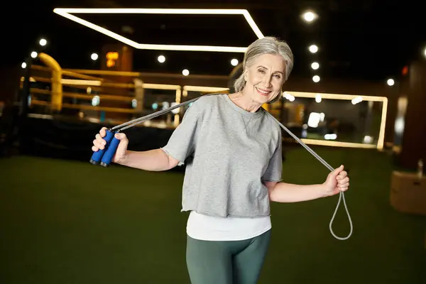 Cheerful Senior Sportswoman Gray Hair Posing Skipping Rope Smiling Camera — Stock Photo, Image