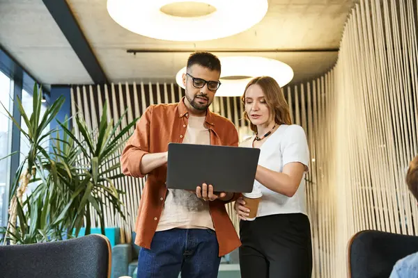Man Woman Colleagues Coworking Space Engaged Discussions While Looking Laptop — Stock Photo, Image